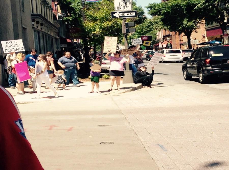 The people of Frederick stand strong protesting against  GMOs in food, and asking for organic foods everywhere 