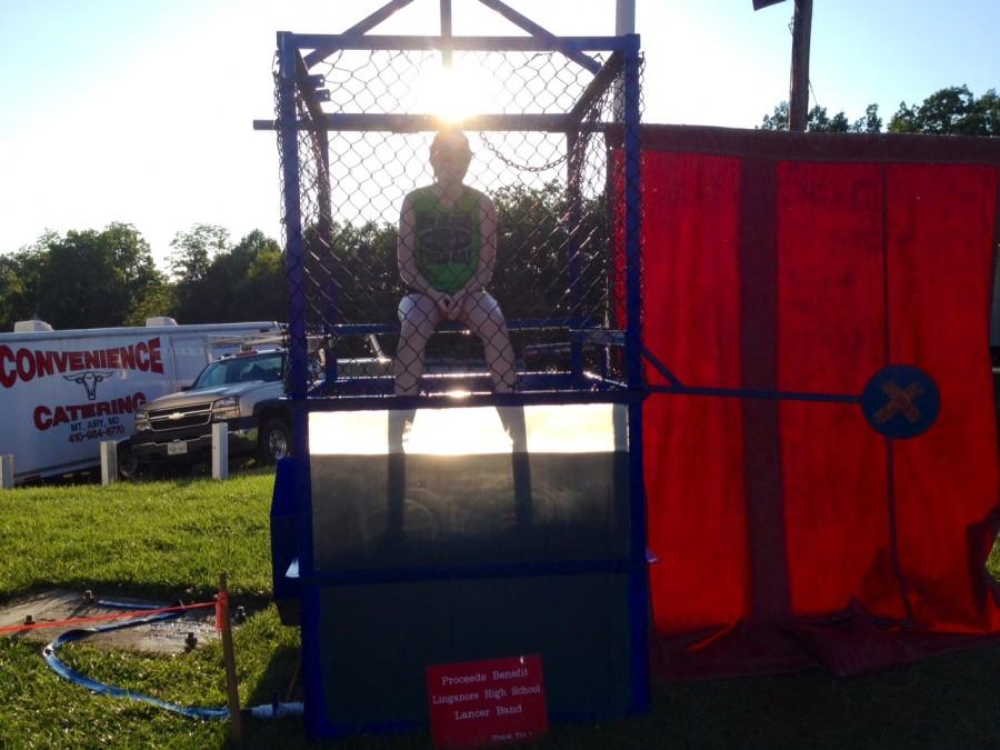 Jessie Palmer prepares to be dunked.