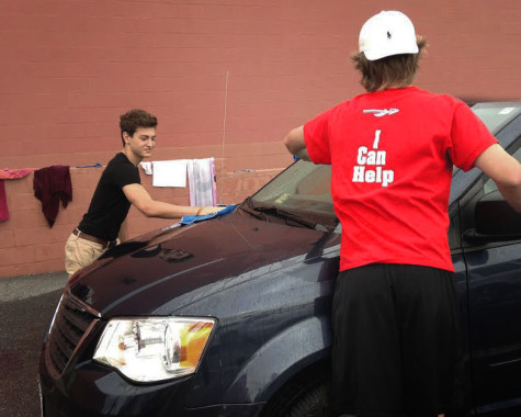 Class of 2017 hosts car wash: Photo of the Day 09/26/2015