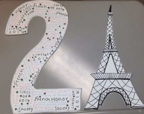 The French Honors Society celebrates 21 days left with a drawing of the famous tourist attraction, the Eiffel Tower.