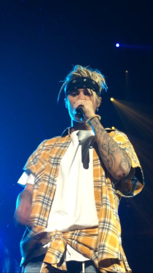 Bieber sings in the Verizon Center in Washington D.C.