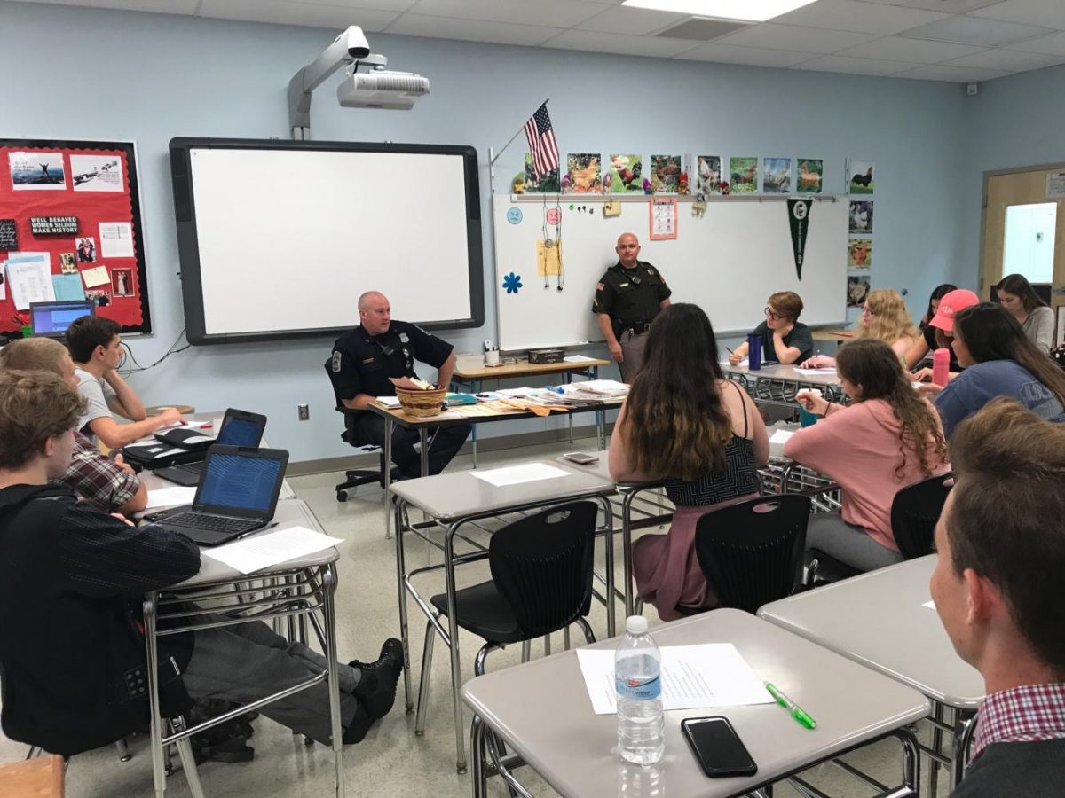 Officer Brooks talks to LHS jounralism class.
