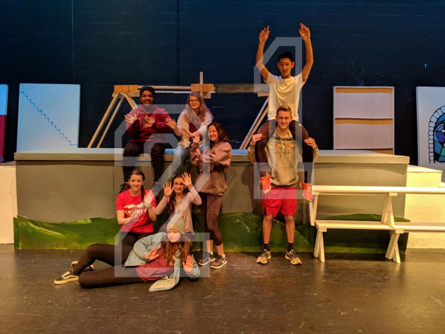 Seniors+Ronin+Tecle%2C+Allie+Hudson%2C+Alanah+Follis%2C+Alexander+Tran%2C+Carolyn+Payne%2C+Lily+Tate%2C+Kayli+Wenttang%2C+and+Josh+Watson+pose+on+stage.