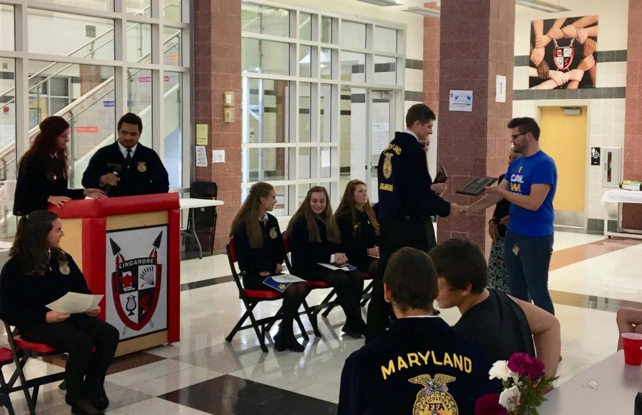 2018 FFA Youth Ambassadors Austin Welty and Kelsey Wolfe accept a plaque of recognition. 