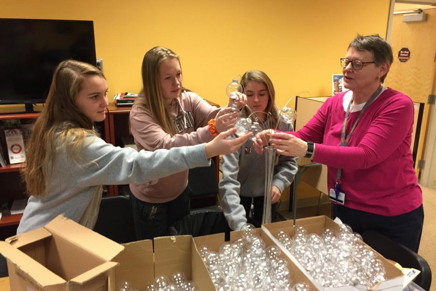 Taylor Ferguson, Meghan Mong-Kerwin, Alexis Fowler, and Paula Larson work on centerpieces for prom. 