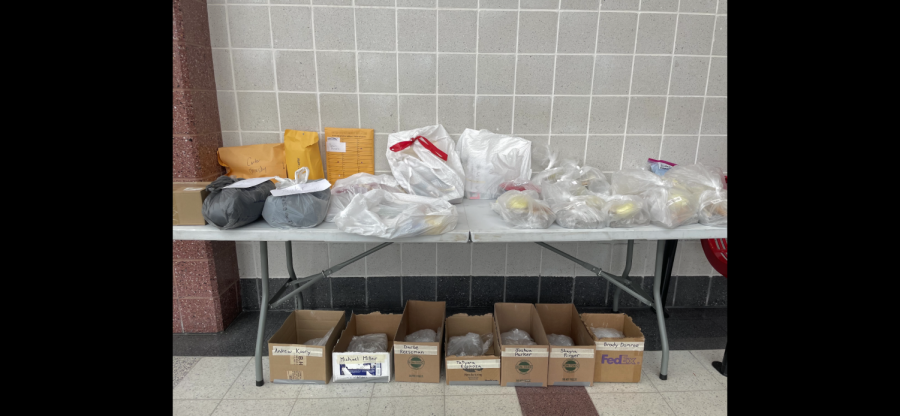 With the hybrid model, students and teachers were finally able to use clay in class. The art teachers set up clay kits for fully virtual students to stop by and pick up their clay. Allowing them to make their plates at home. Excited to see what they all look like in the end!!