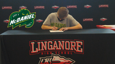 Ethan Crabb signed his National Letter of Intent to continue playing Golf at McDaniel College. 