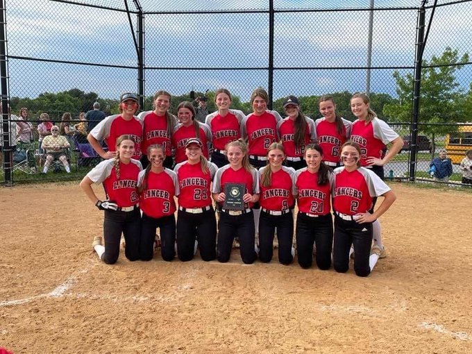 Linganore Softball team poses for picture after winning regionals.
