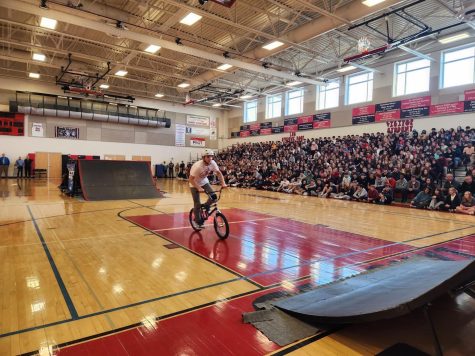 Linganore students and staff watch in awe as the biker prepares to go up the ramp.