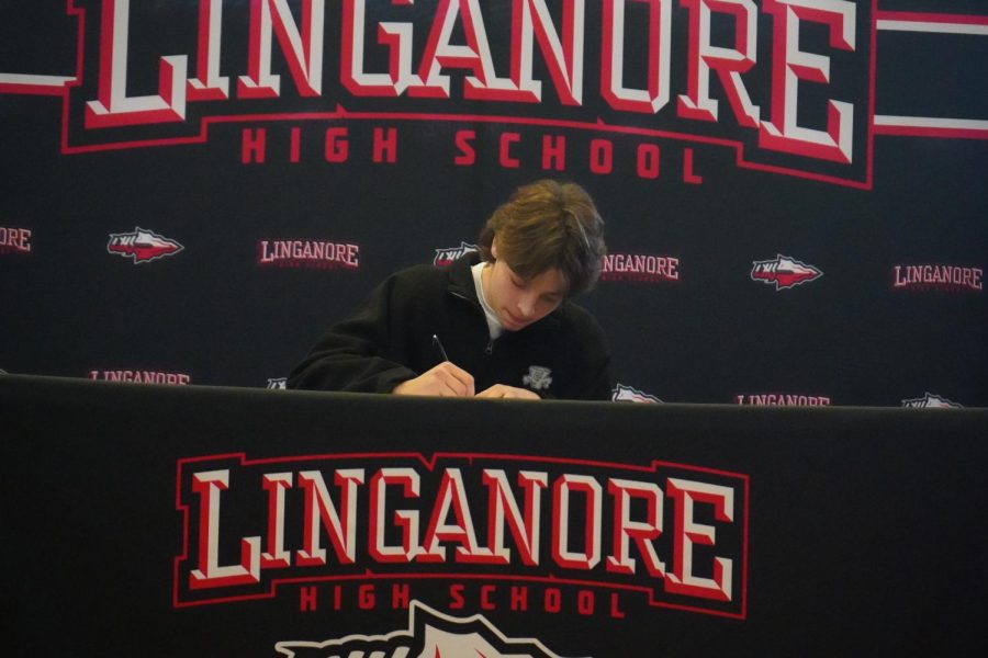 Kyle+Gardner+signs+his+National+Letter+of+Intent+to+Lake+Erie+College.
