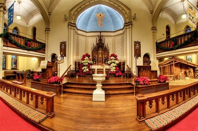 Soft candlelight illuminates the historic architecture of the church, casting a warm glow over its intricate details during the Candlelight Tour of Historic Houses of Worship.
https://www.visitfrederick.org/events/annual-events/historic-houses-of-worship-tour/