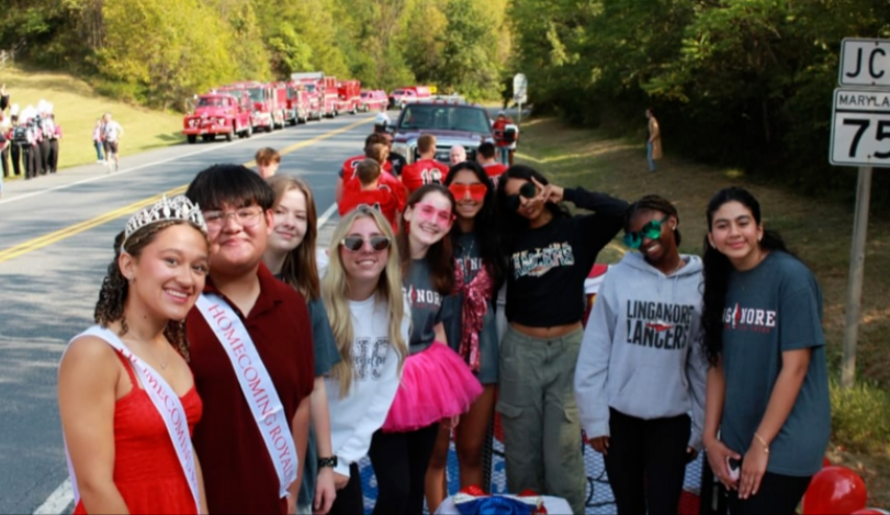 The class of 2027 poses together for a photo at the 2025 homecoming parade 
